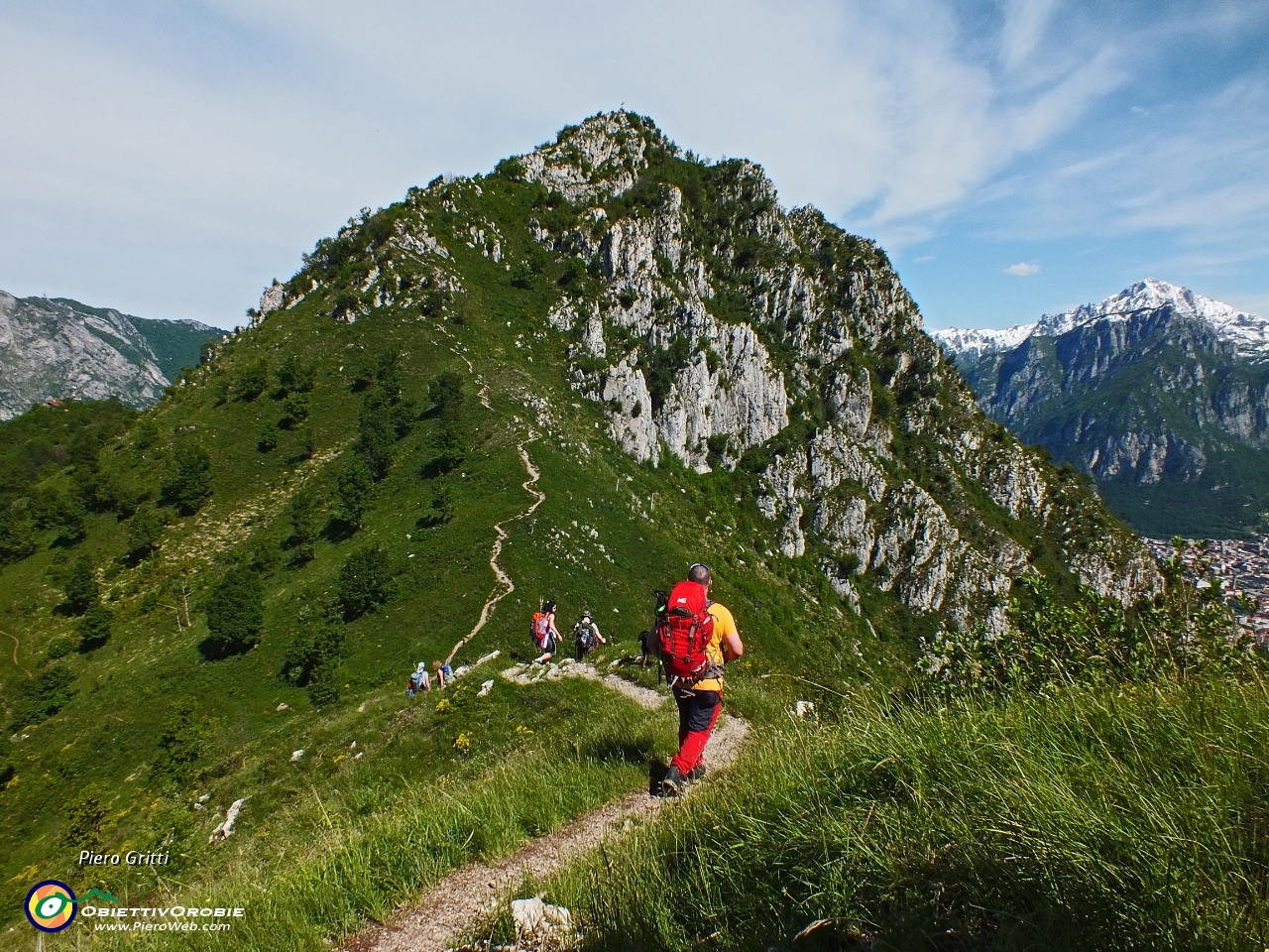 30 scendiamo dal Primo Corno per risalire in vetta.JPG